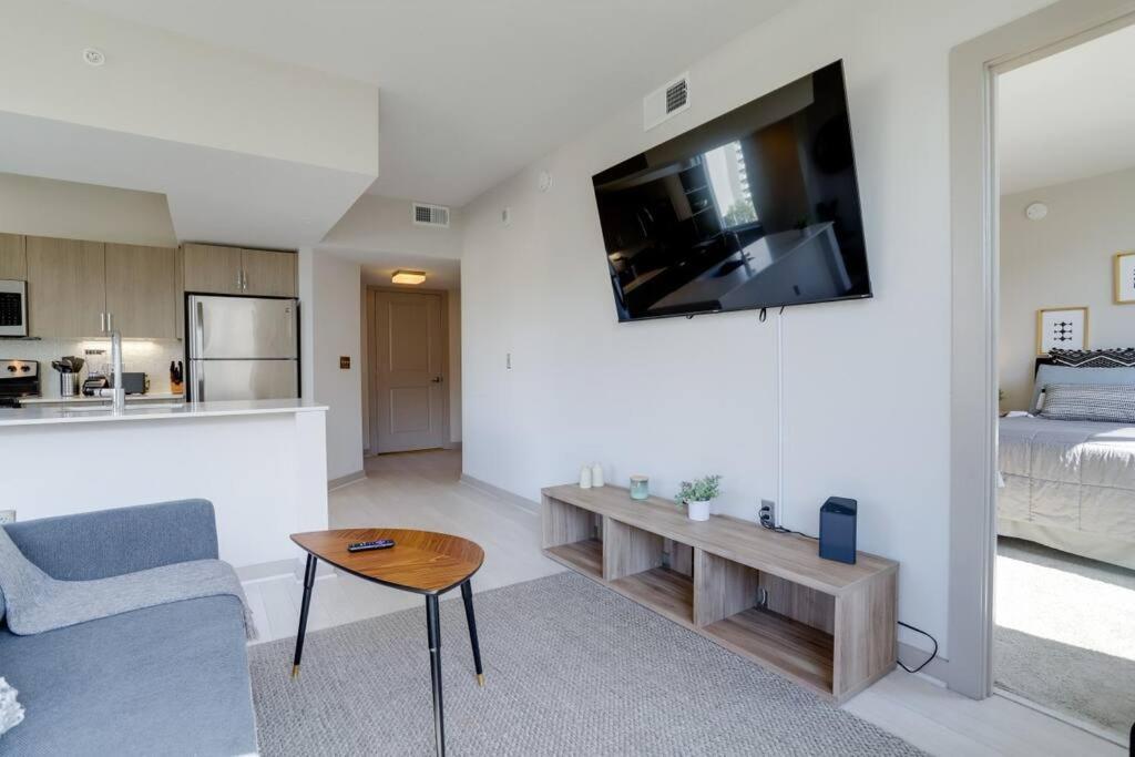 Amazing 2Br Apartment At Crystal City Arlington Exteriör bild