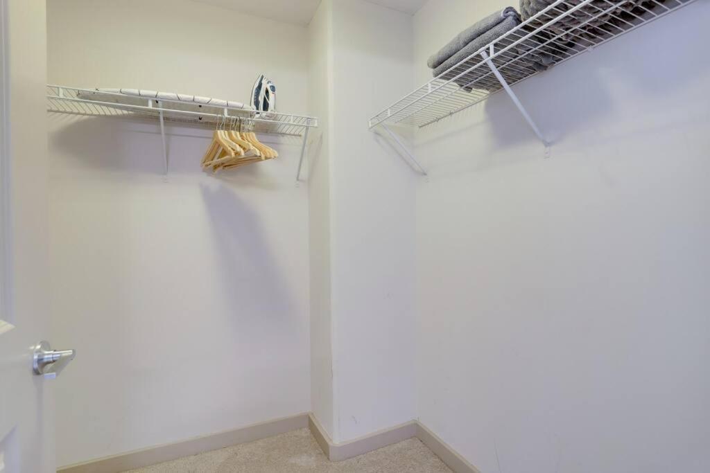 Amazing 2Br Apartment At Crystal City Arlington Exteriör bild