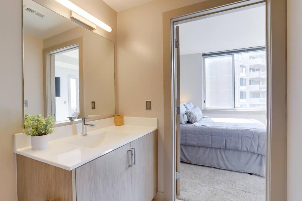 Amazing 2Br Apartment At Crystal City Arlington Exteriör bild